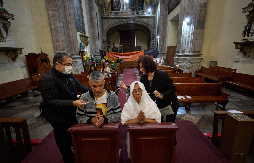 Vinicio Cruz and Carmen Chavez get married during a ceremony inside San Juan de Dios church in Mexico City, Friday, Sept. 19, 2025. The church withstood the 8.0 earthquake of 1985, however, its structure was severely damaged in 2017 and it was forced to shut down and reopened in late 2024 after most of its restoration was completed. (AP Photo/Ginnette Riquelme)