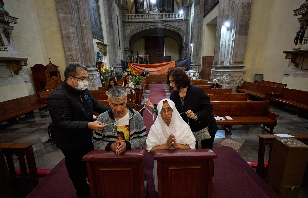 Vinicio Cruz and Carmen Chavez get married during a ceremony inside San Juan de Dios church in Mexico City, Friday, Sept. 19, 2025. The church withstood the 8.0 earthquake of 1985, however, its structure was severely damaged in 2017 and it was forced to shut down and reopened in late 2024 after most of its restoration was completed. (AP Photo/Ginnette Riquelme)