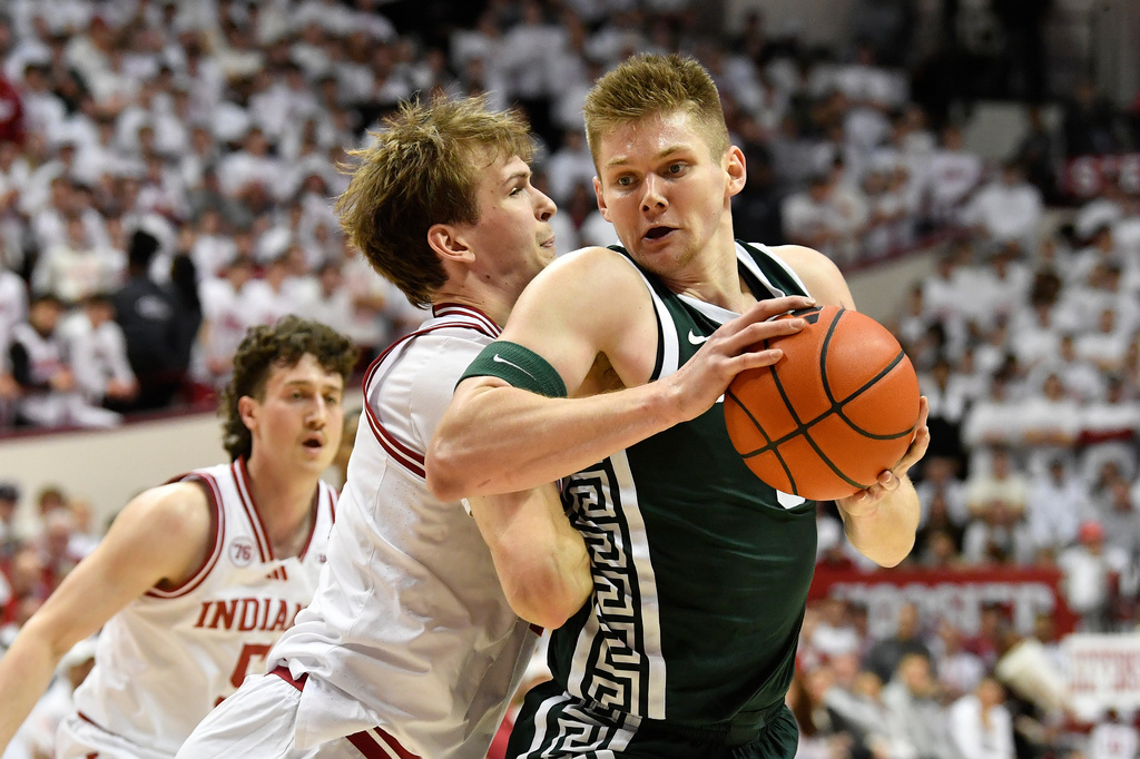 Michigan State forward Jaxon Kohler attempts to get past Indiana forward Reed Bailey (1) during the first half of an NCAA college basketball game in Bloomington, In., Sunday, March 1, 2026. (AP Photo/Timothy D. Easley)