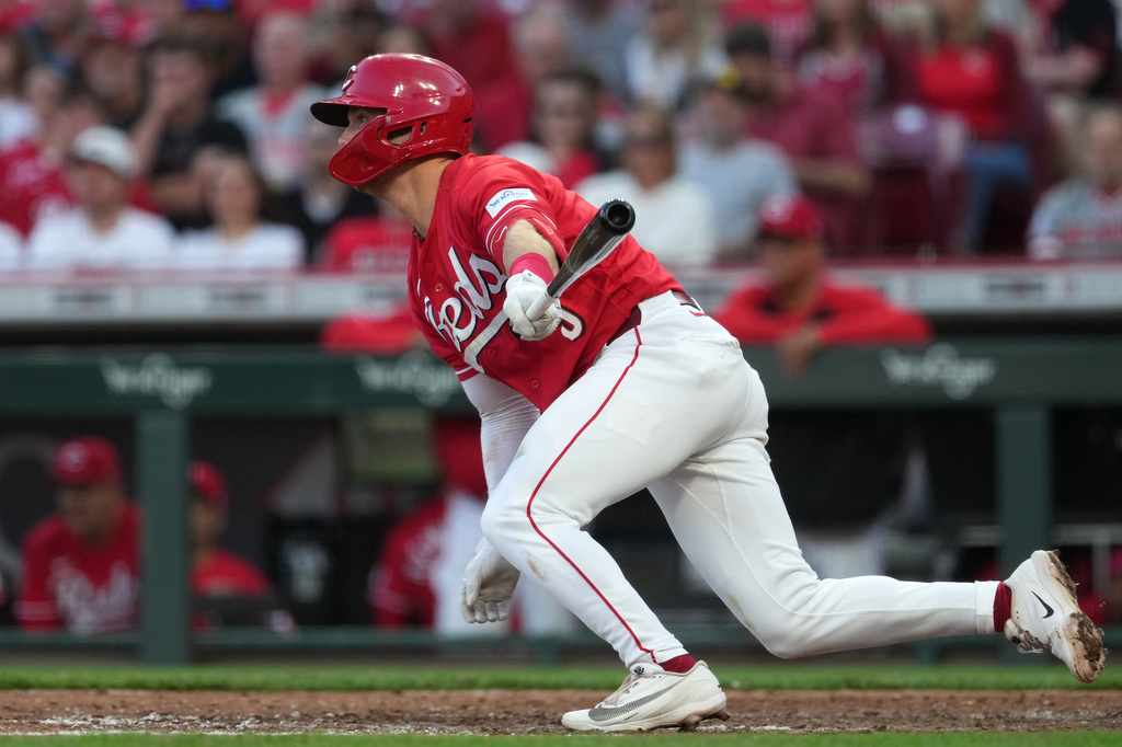 Cincinnati Reds' second baseman Matt McLain grounds into a fielder's choice that scores teammate Elly de la Cruz during the fourth inning of a baseball game against the Washington Nationals, Tuesday, May 12, 2026, in Cincinnati. (AP Photo/Kareem Elgazzar)