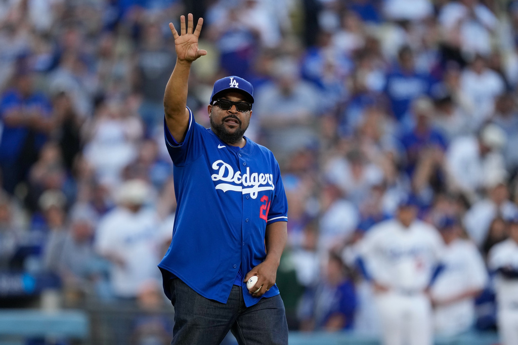 Entertaine Ice Cube waves to fans before throwing out the ceremonial first pitch prior to a baseball game between the Los Angeles Dodgers and the San Francisco Giants, Tuesday, May 12, 2026, in Los Angeles. (AP Photo/Mark J. Terrill)
