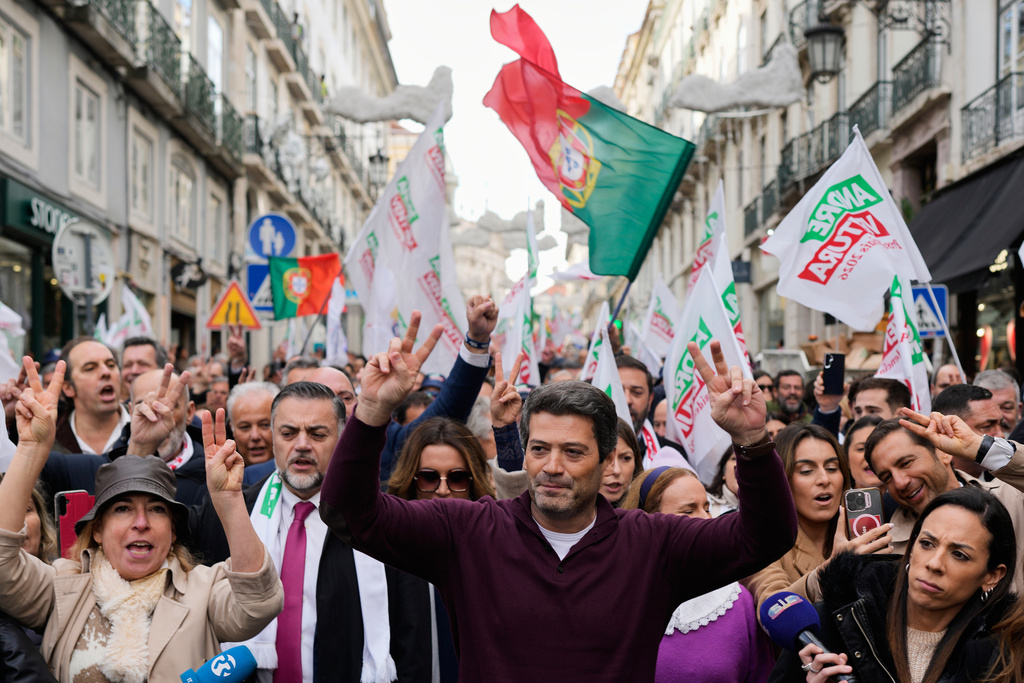 Presidential candidate Andre Ventura, of the populist Chega party, gestures to supporters while campaigning for Sunday's presidential election, in Lisbon, Friday, Jan. 16, 2026. (AP Photo/Armando Franca)