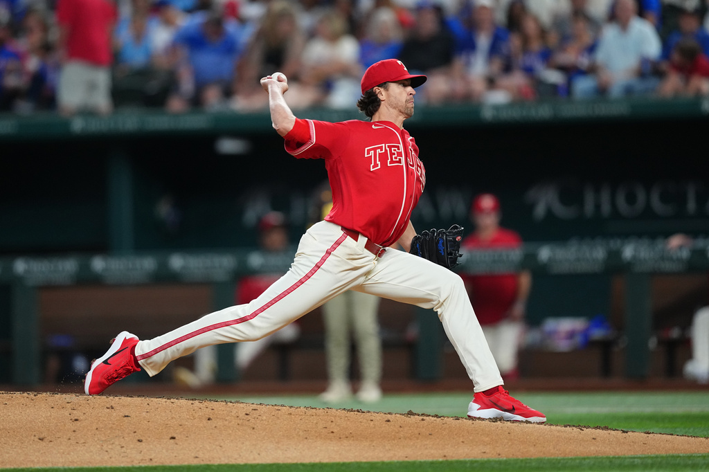 Texas Rangers starting pitcher Jacob Degrom throws to the San Diego Padres during the fourth inning of a baseball game, Friday, June 19, 2026 in Arlington, Texas. (AP Photo/Julio Cortez)