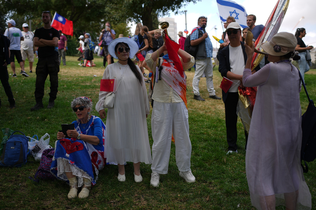 Evangelical Christians from around the world gather for a traditional march in support of Israel during the Jewish holiday of Sukkot, in Jerusalem, Thursday, Oct. 9, 2025, following the announcement that Israel and Hamas have agreed to the first phase of a peace plan to pause the fighting. (AP Photo/Ohad Zwigenberg)