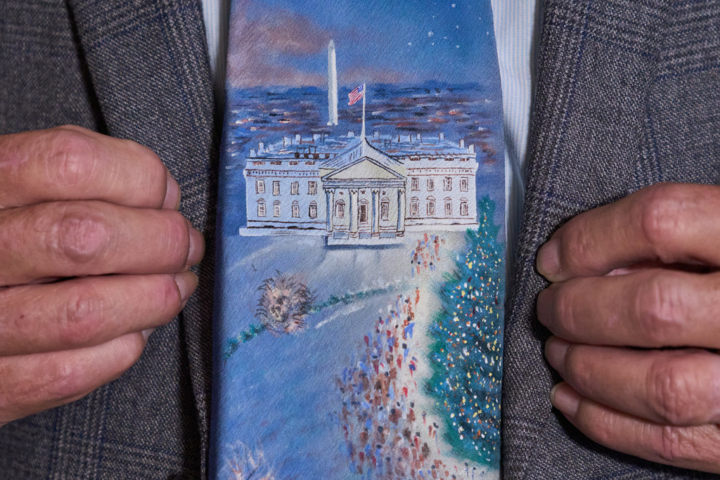 Former White House chief usher Gary Walters, author of "White House Memories," wears a White House themed tie, during an interview in Washington, Thursday, Dec. 4, 2025. (AP Photo/Jacquelyn Martin)