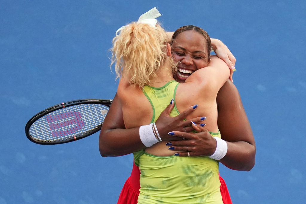 Katerina Siniakova, of the Czech Republic, left, and Taylor Townsend, of the United States, right, celebrate winning the women's doubles final of the U.S. Open tennis championships against Ashlyn Krueger, of the United States, and Robin Montgomery, of the United States, Friday, Sept. 11, 2026, in New York. (AP Photo/Kirsty Wigglesworth)