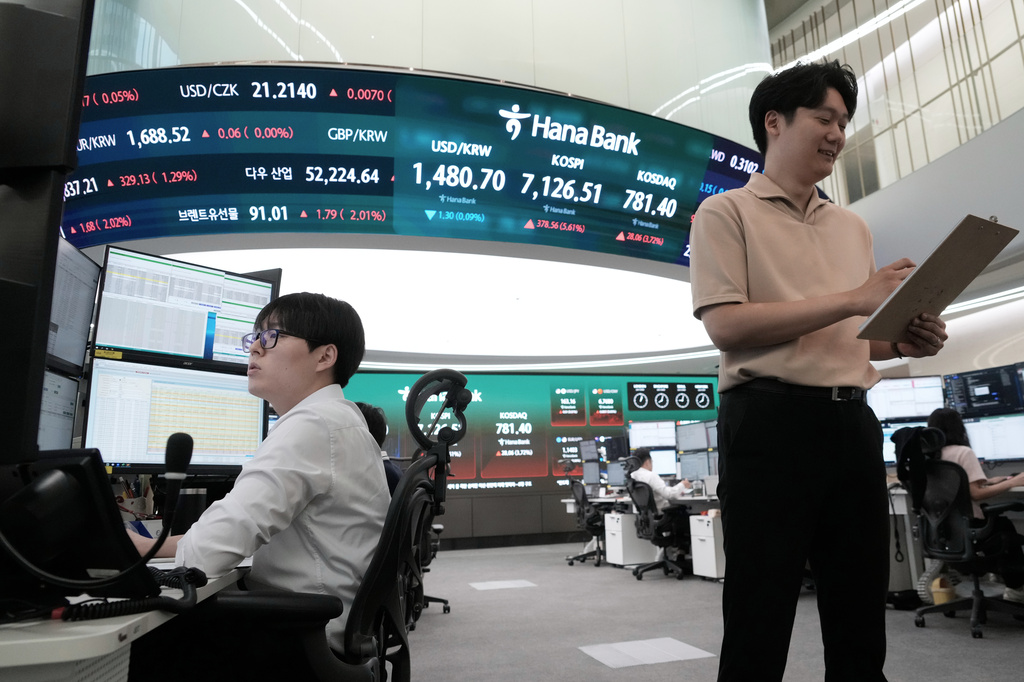 Currency traders work at the foreign exchange dealing room of the Hana Bank headquarters in Seoul, South Korea, Wednesday, July 22, 2026. (AP Photo/Ahn Young-joon)