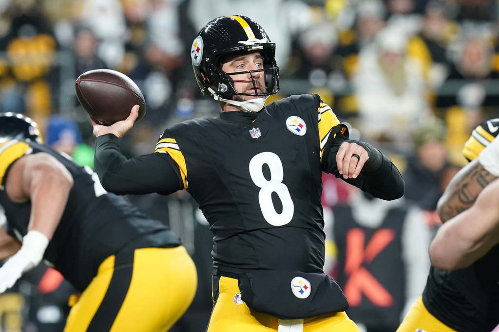 Pittsburgh Steelers quarterback Aaron Rodgers (8) throws during the first half of an NFL football game against the Buffalo Bills Sunday, Nov. 30, 2025, in Pittsburgh. (AP Photo/Matt Freed)