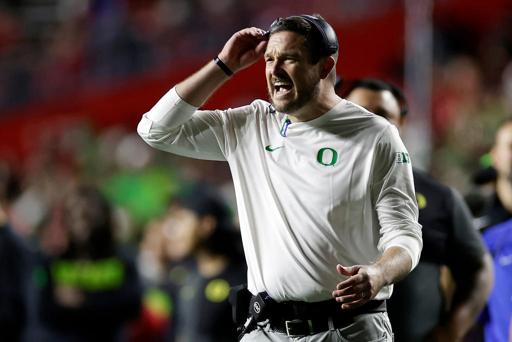 Oregon head coach Dan Lanning reacts during the first half of an NCAA college football game against Rutgers, Saturday, Oct. 18, 2025, in Piscataway, N.J. (AP Photo/Adam Hunger)