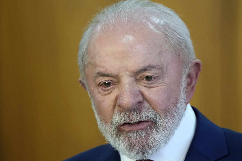 Brazil's President Luiz Inacio Lula da Silva gives a joint statement with Nigeria's President Bola Tinubu, at Planalto presidential palace, in Brasilia, Brazil, Monday, Aug. 25, 2025. (AP Photo/Eraldo Peres)