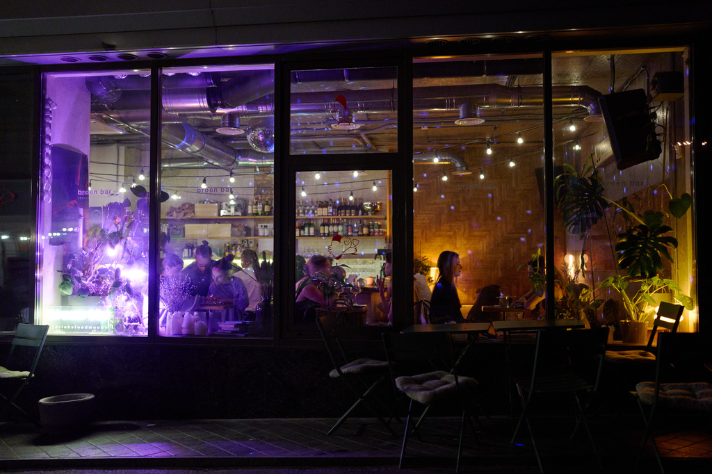 People sit in a restaurant in Kyiv, Ukraine, on Saturday, Aug. 22, 2026. (AP Photo/Francisco Seco)