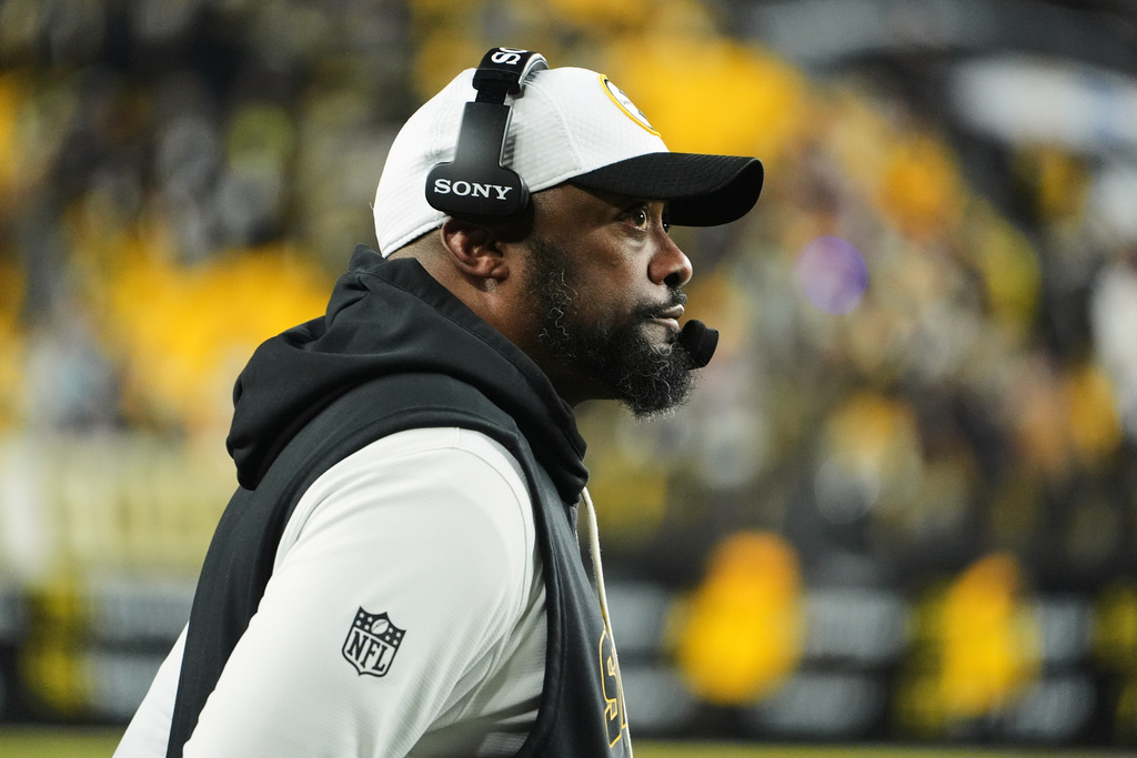 Pittsburgh Steelers head coach Mike Tomlin reacts after a Houston Texans touchdown during the second half of NFL wild-card playoff football game, Monday, Jan. 12, 2026, in Pittsburgh. (AP Photo/Gene J. Puskar)