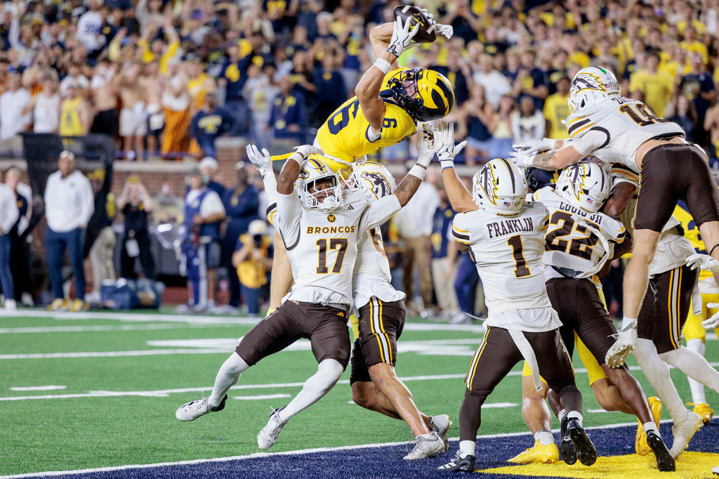 Michigan's wide receiver JJ Buchanan (6) makes the game-winning catch to win over Western Michigan with a last-second touchdown during an NCAA college football game in Ann Arbor, Mich., Saturday, Sept. 5 2026. (Jacob Hamilton/Ann Arbor News via AP)