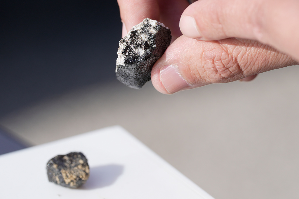 Meteorite hunter Roberto Vargas, of Connecticut, displays one of the meteorites he found in Sharon Center, Ohio, Thursday, March 19, 2026, after a meteor crashed March 17. (AP Photo/Sue Ogrocki)