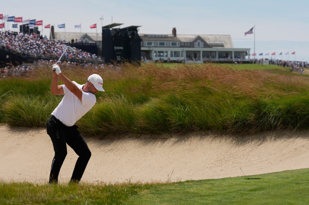 Wyndham Clark hits from the bunker on the 16th hole during the second round of the U.S. Open golf tournament at Shinnecock Hills Golf Club in Southampton, N.Y., Friday, June 19, 2026.(AP Photo/David J. Phillip)