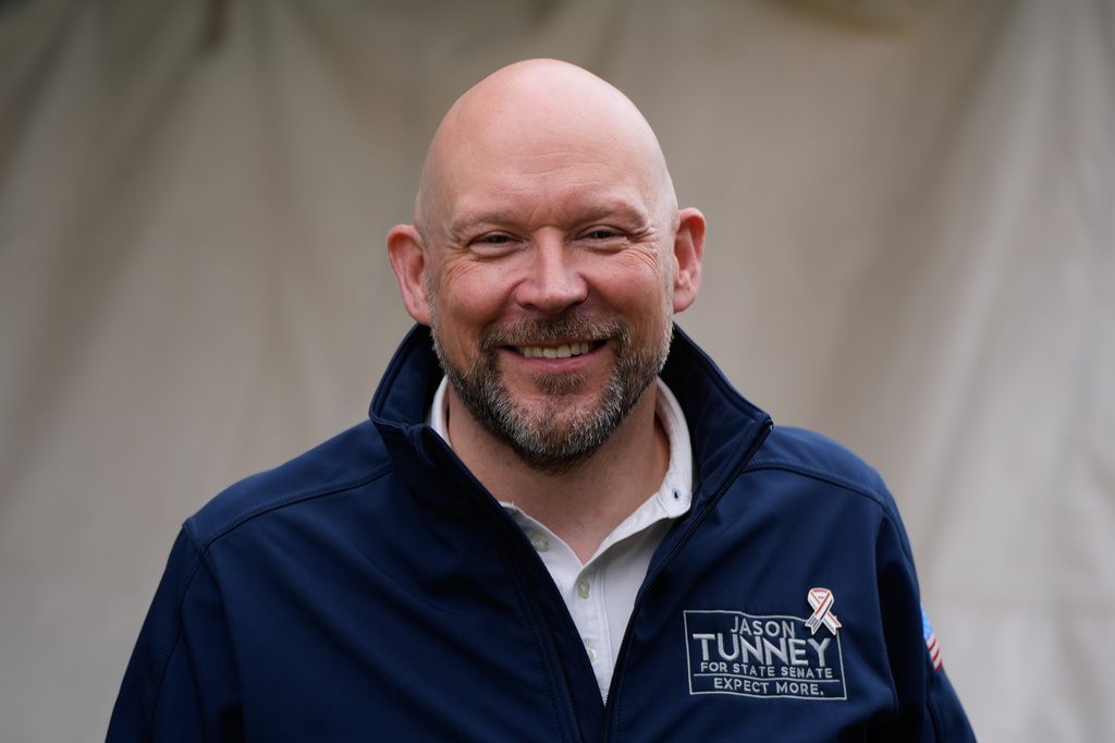 Jason Tunney, Republican candidate for the 35th Senate District, speaks at Otherside Bar and Grill Monday, April 27, 2026, in Freeland, Mich. (AP Photo/Paul Sancya)
