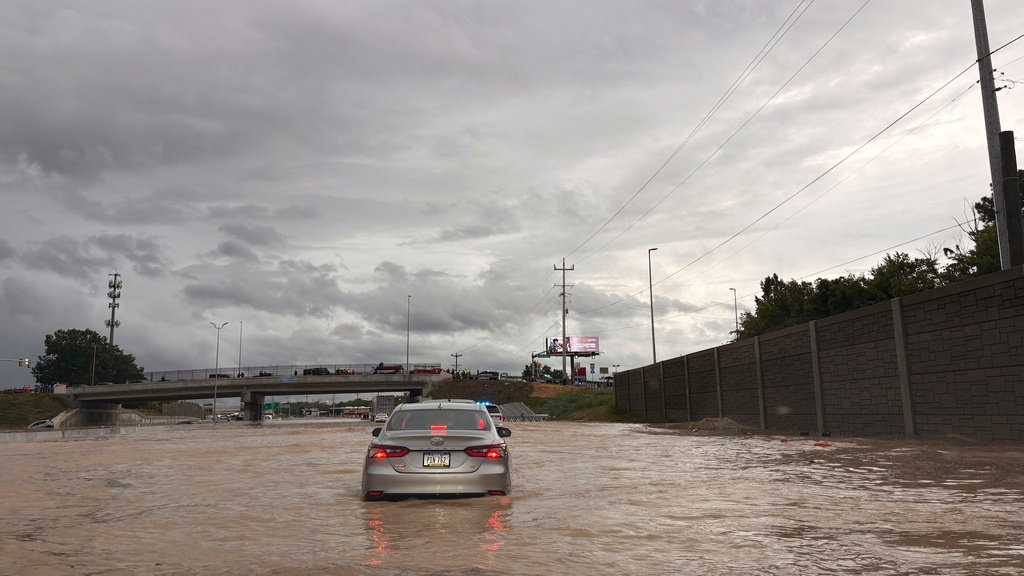 Cars struggle through floodwaters the eastbound lanes of US Interstate 24, in Chattanooga, Tenn., on Aug. 12, 2025. (Robin Rudd/Chattanooga Times Free Press via AP)