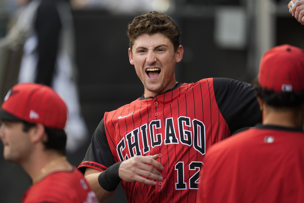 Chicago White Sox's Colson Montgomery (12) rallies with his team in the dugout before a baseball game against the Cleveland Guardians, Friday, Aug. 8, 2025, in Chicago. (AP Photo/Erin Hooley)