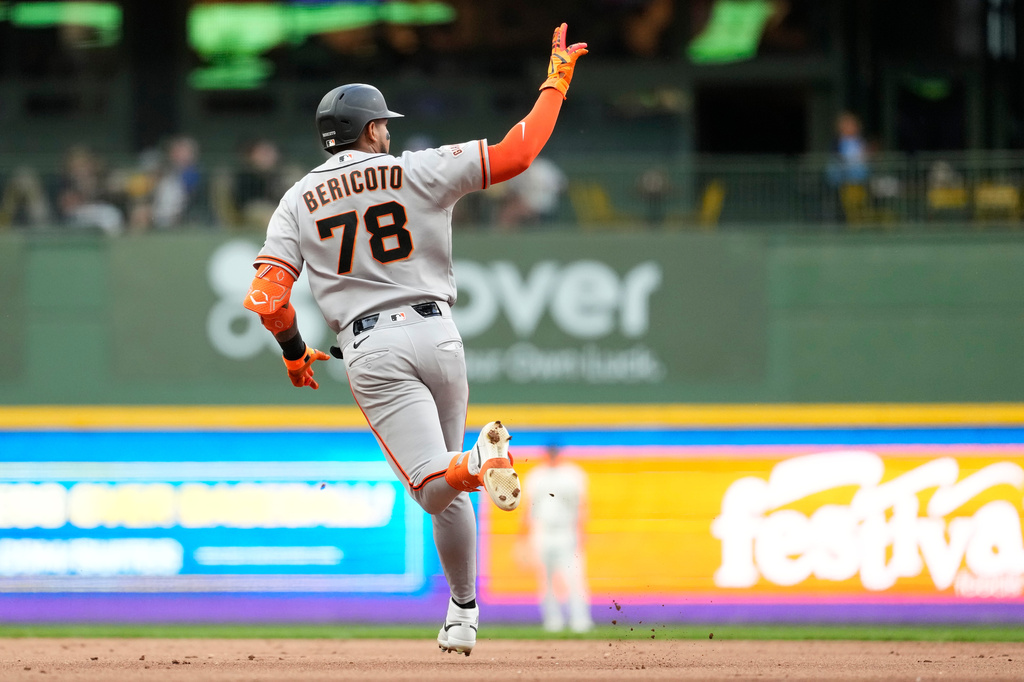 San Francisco Giants' Victor Bericoto gestures as he rounds the bases after hitting a solo home run during the fifth inning of a baseball game against the Milwaukee Brewers, Wednesday, June 3, 2026, in Milwaukee. (AP Photo/Aaron Gash)