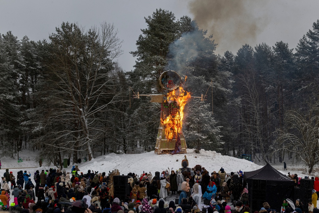 Spectators watch as Lady Shrovetide is burn during Shrovetide celebrations in the village of Rumsiskes, some 89 kilometers (56 miles) north of Vilnius, Lithuania, Saturday, Feb. 14, 2026. (AP Photo/Mindaugas Kulbis)