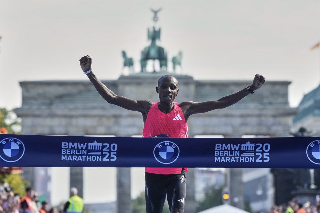 Kenya's Sebastian Sawe crosses the finish line to win the Berlin Marathon in Berlin, Germany, Sunday, Sept.21, 2025. (AP Photo/Markus Schreiber)