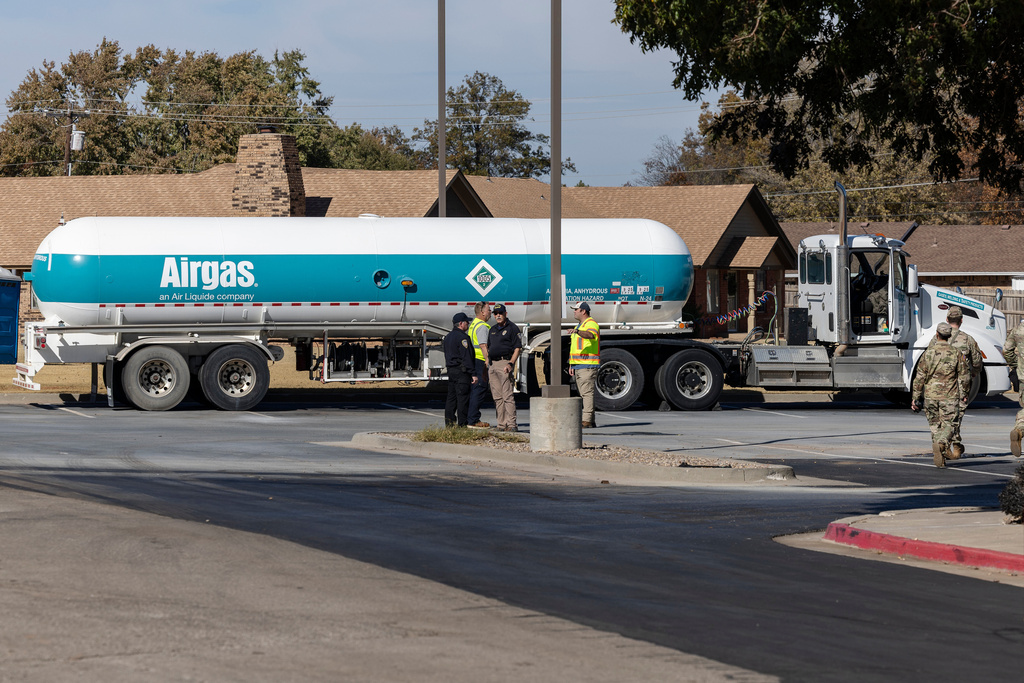 Crews begin checking the Airgas tanker on Thursday, Nov. 13, 2025 that leaked in the parking lot of the Holiday Inn Express in Weatherford, Okla. the previous night and caused mandatory evacuations. (AP Photo/Alonzo Adams)