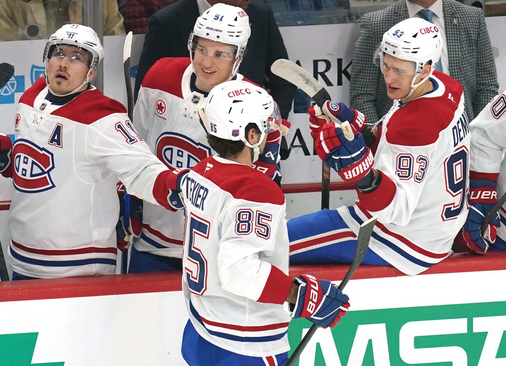 Montréal Canadiens' Alexandre Texier (85) returns to the bench after scoring during the first period of an NHL hockey game against the Pittsburgh Penguins, Thursday, Dec. 11, 2025, in Pittsburgh. (Matt Freed/Pittsburgh Post-Gazette via AP)