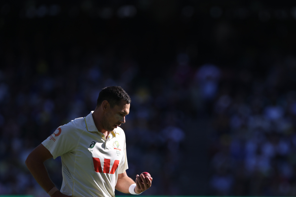 Australia's Scott Boland prepares to bowl to England during their Ashes cricket test match in Melbourne, Friday, Dec. 26, 2025. (AP Photo/Hamish Blair)