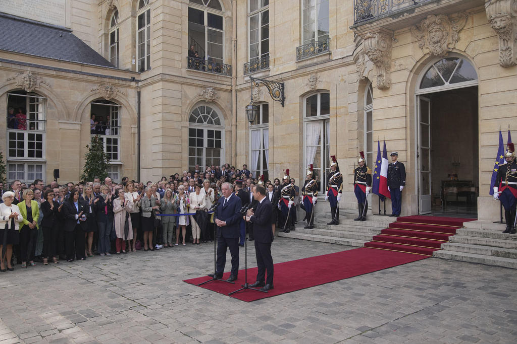 Newly named Prime Minister Sebastien Lecornu, on carpet right, and former French Prime Minister Francois Bayrou, on carpet left, after a handover ceremony at the Prime Minister residence, Wednesday, Sept. 10, 2025 in Paris. (AP Photo/Christophe Ena)