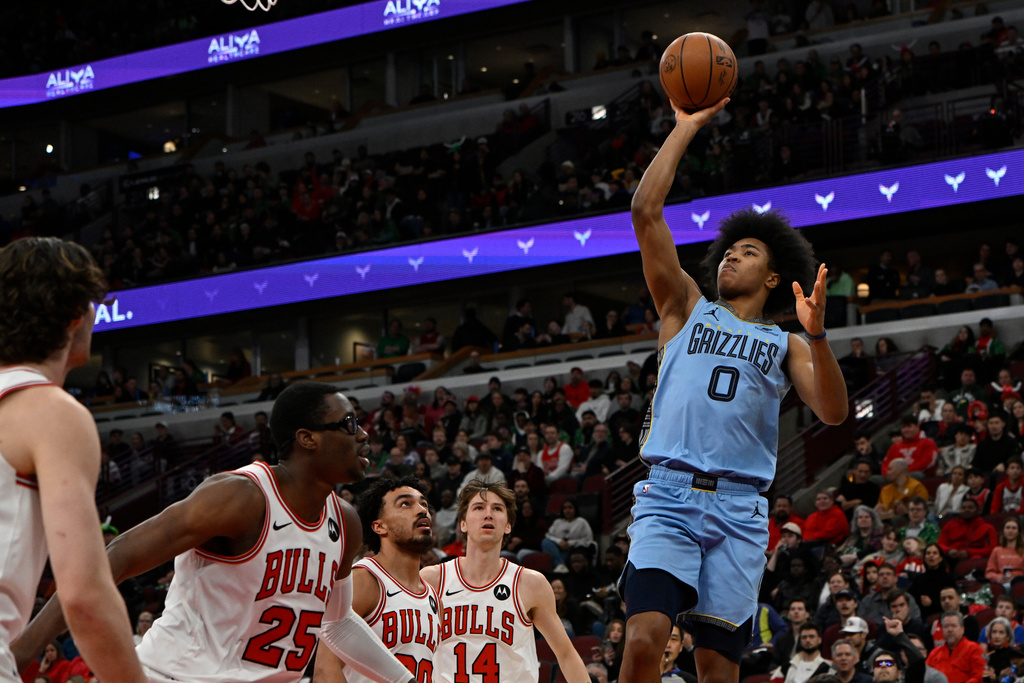 Memphis Grizzlies' Jaylen Wells (0) goes up to shoot during the first half of an NBA basketball game against the Chicago Bulls in Chicago, Monday, March 16, 2026. (AP Photo/Paul Beaty)