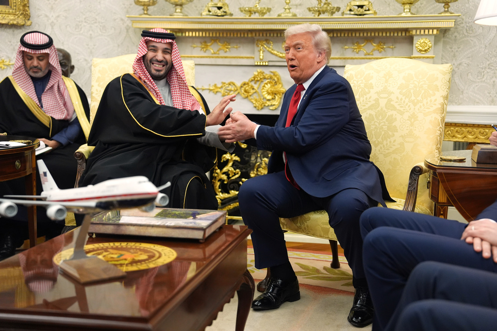 President Donald Trump meets Saudi Arabia's Crown Prince Mohammed bin Salman in the Oval Office of the White House, Tuesday, Nov. 18, 2025, in Washington. (AP Photo/Evan Vucci)