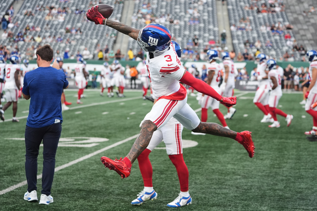 New York Giants wide receiver Odell Beckham Jr. (3) makes a catch while warming up before a preseason NFL football game against the New York Jets, Friday, Aug. 28, 2026, in East Rutherford, N.J. (AP Photo/Frank Franklin II)