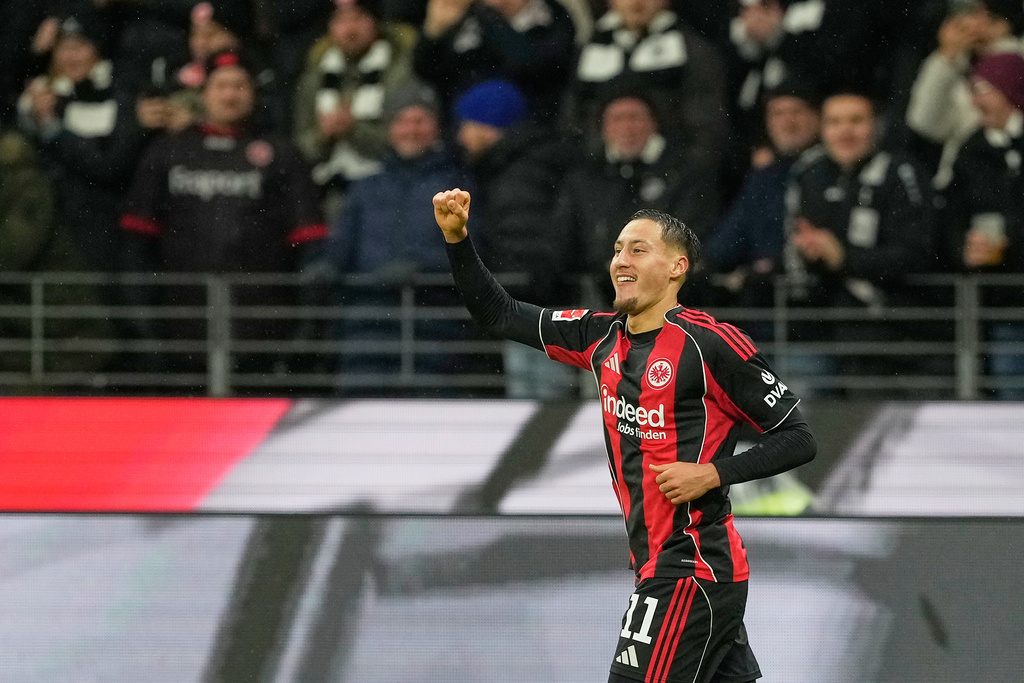 Frankfurt's Younes Ebnoutalib celebrates after scoring his side's second goal during the Bundesliga soccer match between Eintracht Frankfurt and Borussia Dortmund in Frankfurt, Germany, Friday, Jan. 9, 2026. (AP Photo/Michael Probst)