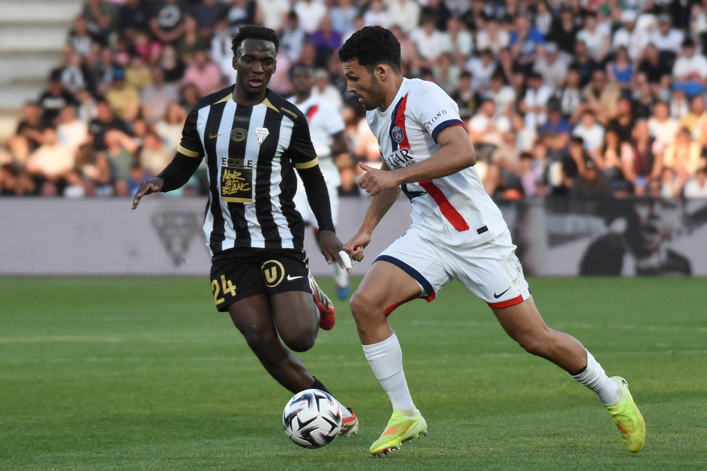 PSG's Goncalo Ramos, right, challenges for the ball with Angers' Emmanuel Biumla, left, during the French League One soccer match between Angers and Paris Saint-Germain in Angers, western France, Saturday, April 25, 2026. (AP Photo/Mathieu Pattier)