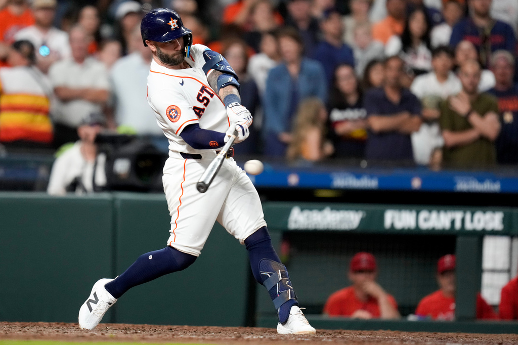 Houston Astros' Christian Walker hits a go-ahead RBI single against the Los Angeles Angels during the sixth inning of a baseball game Saturday, March 28, 2026, in Houston. (AP Photo/Eric Christian Smith)