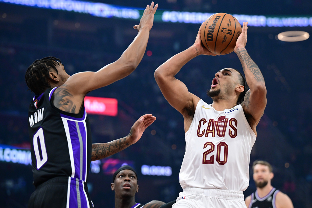 Cleveland Cavaliers guard Jaylon Tyson (20) goes to the basket against Sacramento Kings guard Malik Monk (0) in the first half of an NBA basketball game, Friday, Jan. 23, 2026, in Cleveland. (AP Photo/David Dermer)