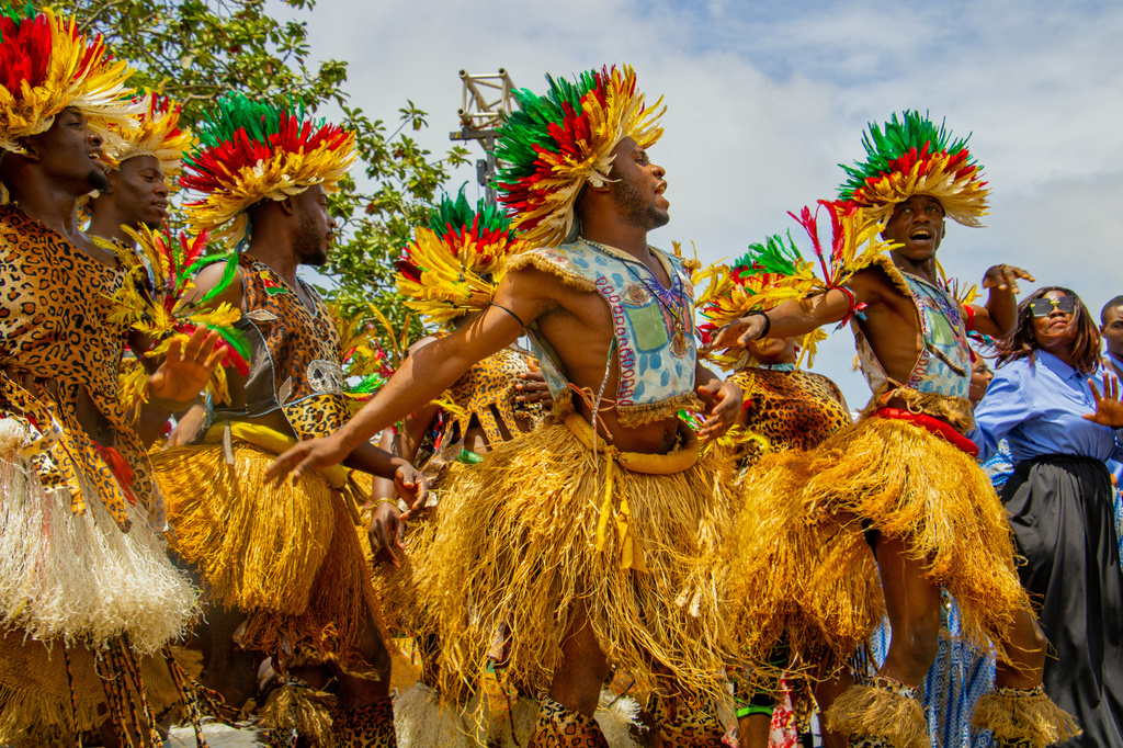 Dancers performs before the arrival of Pope Leo XIV at the Yaounde Nsimalen International Airport in Yaounde, Cameroon, Wednesday, April 15, 2026. (AP Photo/Welba Yamo Pascal)