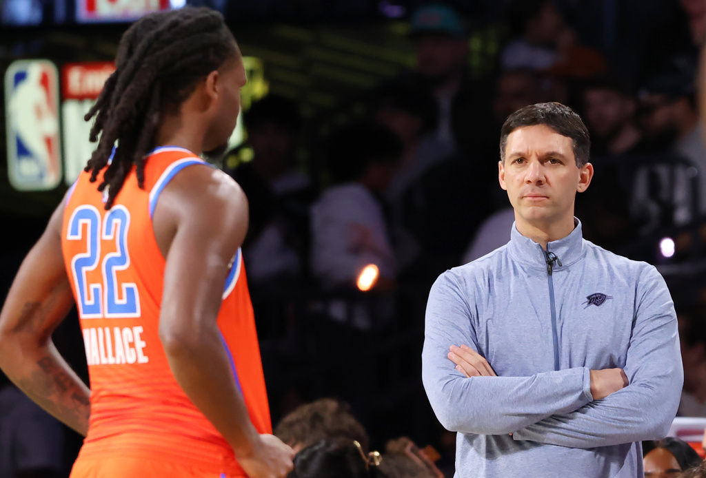 Oklahoma City Thunder head coach Mark Daigneault watches the court in the first half of an NBA Cup semifinals basketball game against the San Antonio Spurs, Saturday, Dec. 13, 2025, in Las Vegas. (AP Photo/Ronda Churchill)