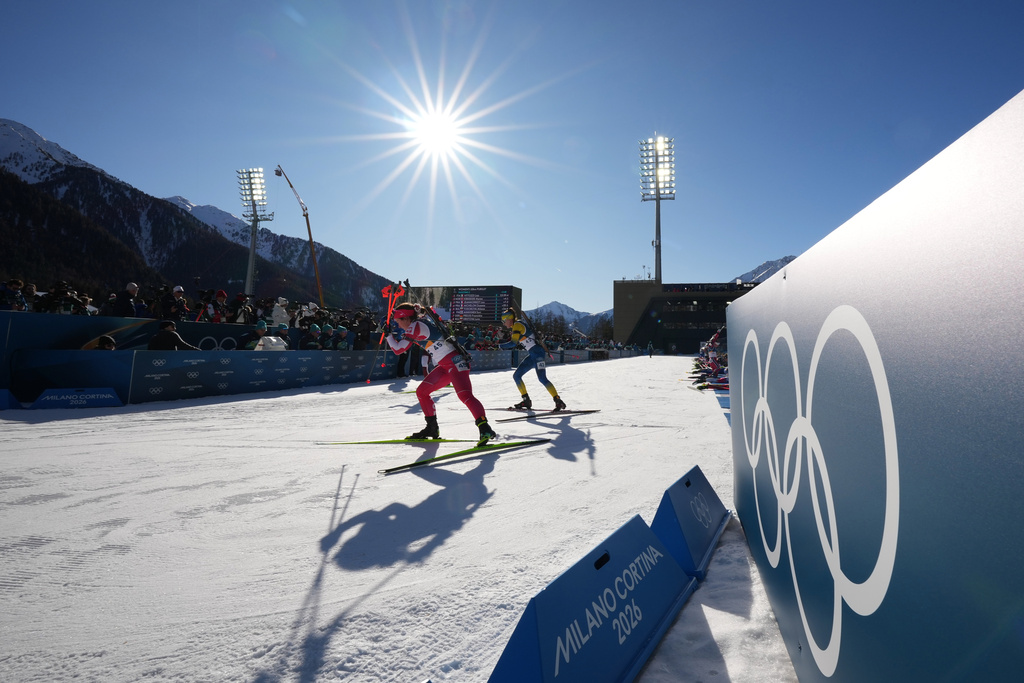 Anna Maka, of Poland, competes during the women's 10-kilometer pursuit biathlon race at the 2026 Winter Olympics in Anterselva, Italy, Sunday, Feb. 15, 2026. (AP Photo/Andrew Medichini)