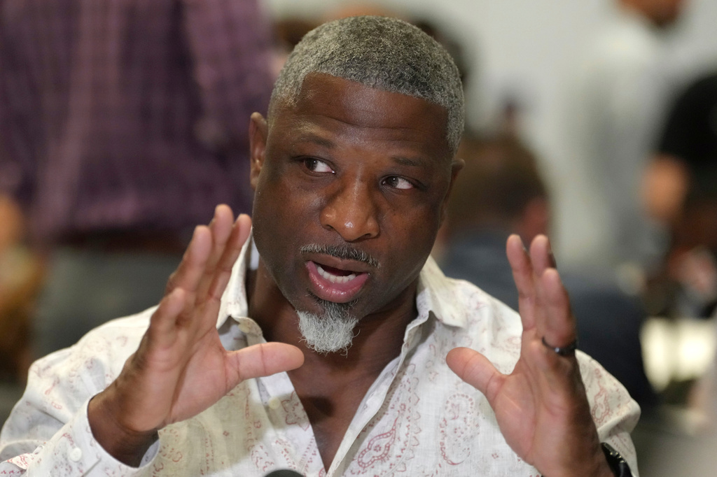 New York Jets head coach Aaron Glenn speaks to reporters at the NFL football annual meetings, Tuesday, March 31, 2026, in Phoenix. (AP Photo/Ross D. Franklin)