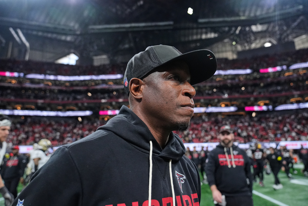 Atlanta Falcons head coach Raheem Morris walks off the field after an NFL football game against the New Orleans Saints, Sunday, Jan. 4, 2026, in Atlanta. (AP Photo/Brynn Anderson)
