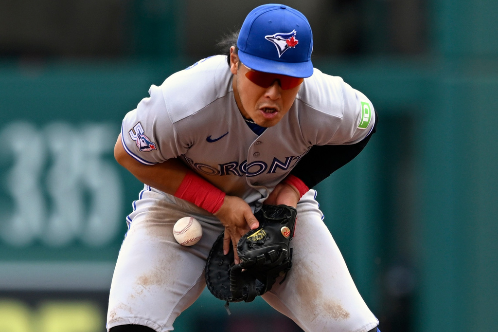 Toronto Blue Jays first baseman Kazuma Okamoto blocks a ground ball before putting out Washington Nationals' Daylen Lile during the second inning of a baseball game, Wednesday, July 29, 2026, in Washington. (AP Photo/John McDonnell)