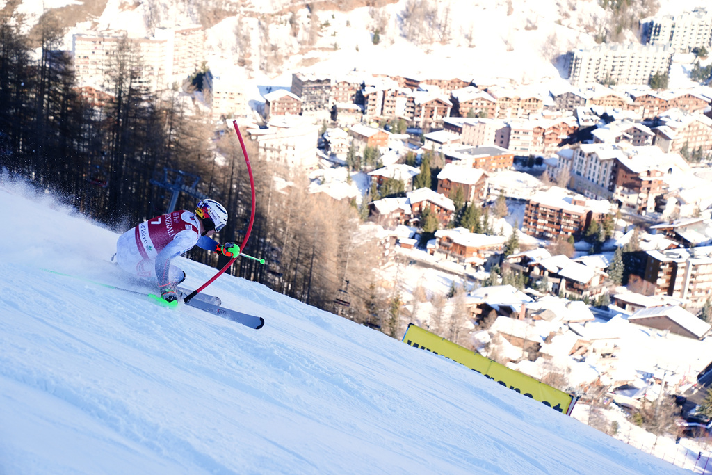 Norway's Henrik Kristoffersen speeds down the course during an alpine ski, men's World Cup slalom event, in Val d'Isere, France, Sunday Dec. 14, 2025. (AP Photo/Pier Marco Tacca)