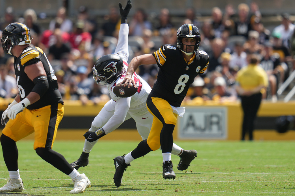 Pittsburgh Steelers quarterback Aaron Rodgers (8) runs the ball during an NFL football game against the Atlanta Falcons, Sunday, Sept. 13, 2026, in Pittsburgh. (AP Photo/Gene J. Puskar)