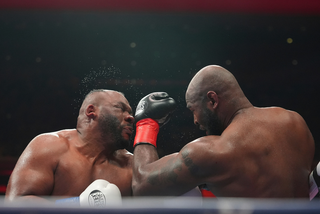 Kingsley Ibeh, right, punches Jarrell Miller during a heavyweight boxing match Saturday, Jan. 31, 2026, in New York. (AP Photo/Frank Franklin II)