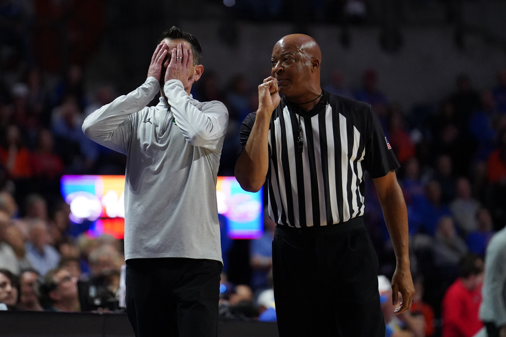 Florida head coach Todd Golden reacts over referee's lack of call on Georgia foul during the first half of an NCAA college basketball game Tuesday, Jan. 6, 2026, in Gainesville, Fla. (AP Photo/Morgan Hurd)