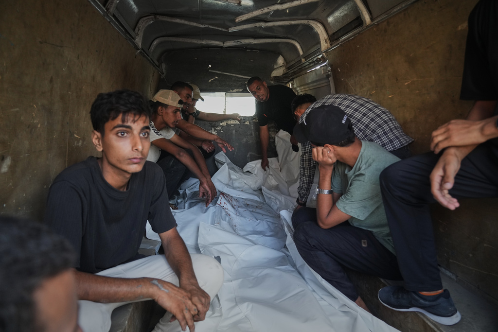 Mourners attend the funeral of Palestinians killed in an Israeli army strike, outside Al-Aqsa Hospital in Deir al-Balah, central Gaza Strip, Thursday, Sept. 25, 2025. (AP Photo/Abdel Kareem Hana)