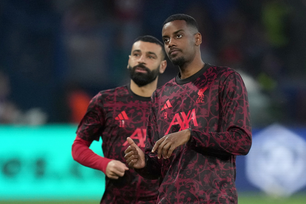 Liverpool's Alexander Isak, right, and Liverpool's Mohamed Salah run during the warm up before the Champions League quarterfinal first leg soccer match between Paris Saint-Germain and Liverpool in Paris, Wednesday, April 8, 2026. (AP Photo/Thibault Camus)