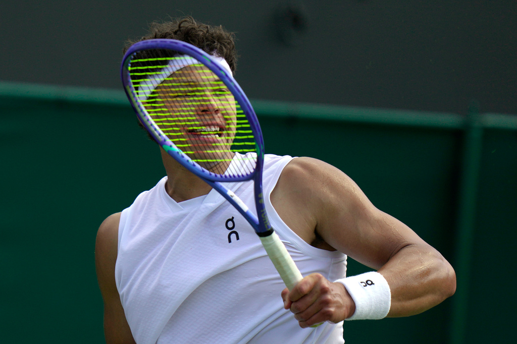 Ben Shelton of the United States plays a return to Otto Virtanen of Finland during their men's singles match at the Wimbledon Tennis Championships in London, Tuesday, June 30, 2026.(AP Photo/Brian Inganga)