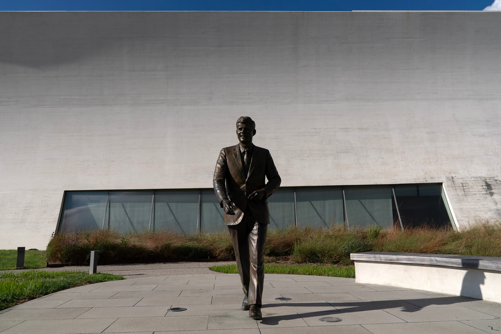An sculpture of President John F. Kennedy is seen at The John F. Kennedy Center for the Performing Arts, Sunday, Sept. 6, 2026, in Washington. (AP Photo/Jose Luis Magana)